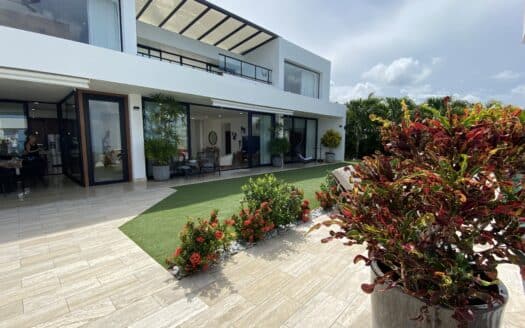 Villa eficiente enérgicamente con maravillosa vista al océano