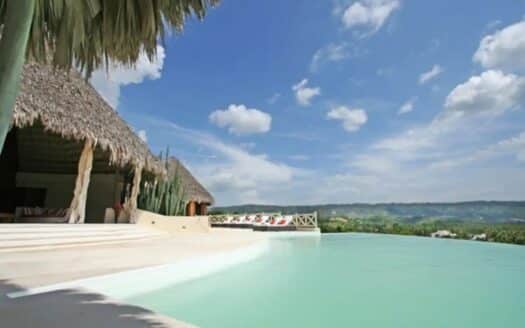 Gran villa en pequeña colina con vista increíble