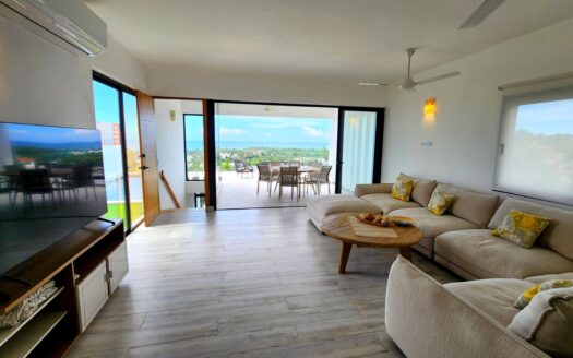 Villas de 4 habitaciones con vista al mar en una residencia central sobre la ciudad