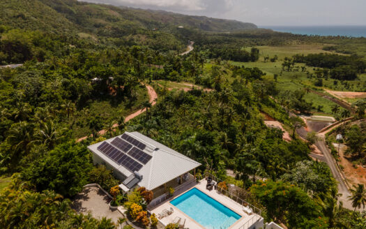 Villa en la cima de la colina con vista impresionante