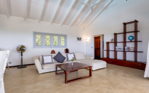 Villa en la cima de la colina con vista impresionante