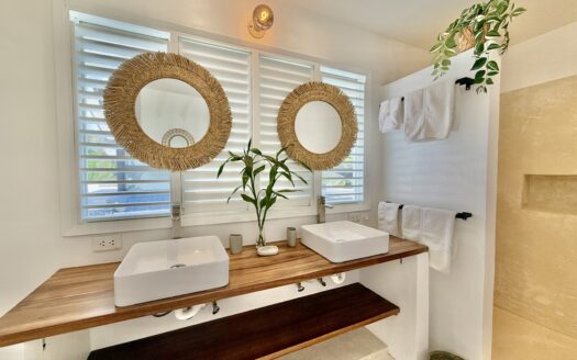 5-BR villa with private pool just 1steps from Popy beach