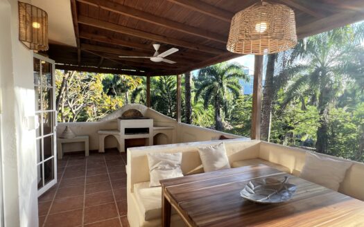 Condo de 2 Habitaciones con Vistas Escénicas y Gran Potencial de Alquiler