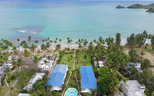 Impresionante Villa de 5 Habitaciones con Piscina Privada a Pocos Pasos de la Playa