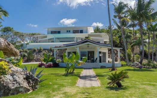 Villa única con espacios abiertos y vistas impresionantes de la bahía