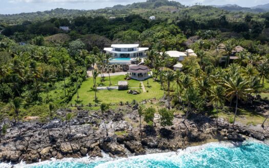 Villa única con espacios abiertos y vistas impresionantes de la bahía