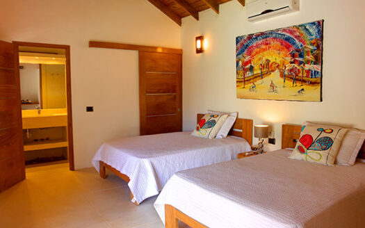 Villa Paraíso Tropical con Espectacular Piscina y Acceso a la Playa