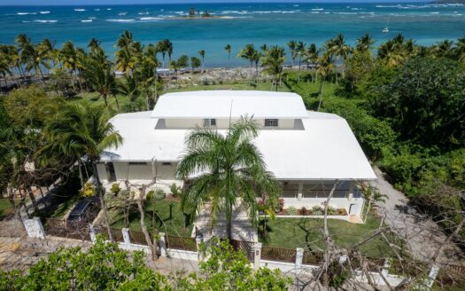 Villa única con espacios abiertos y vistas impresionantes de la bahía
