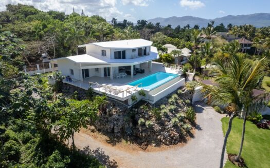 Villa única con espacios abiertos y vistas impresionantes de la bahía
