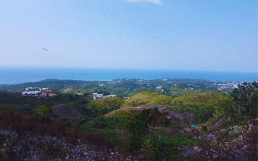 Gran lote con vista al mar en una comunidad autosuficiente auténtica