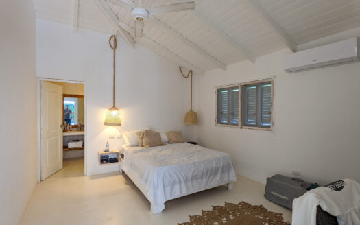2-BR villa plus bungalow near Bonita